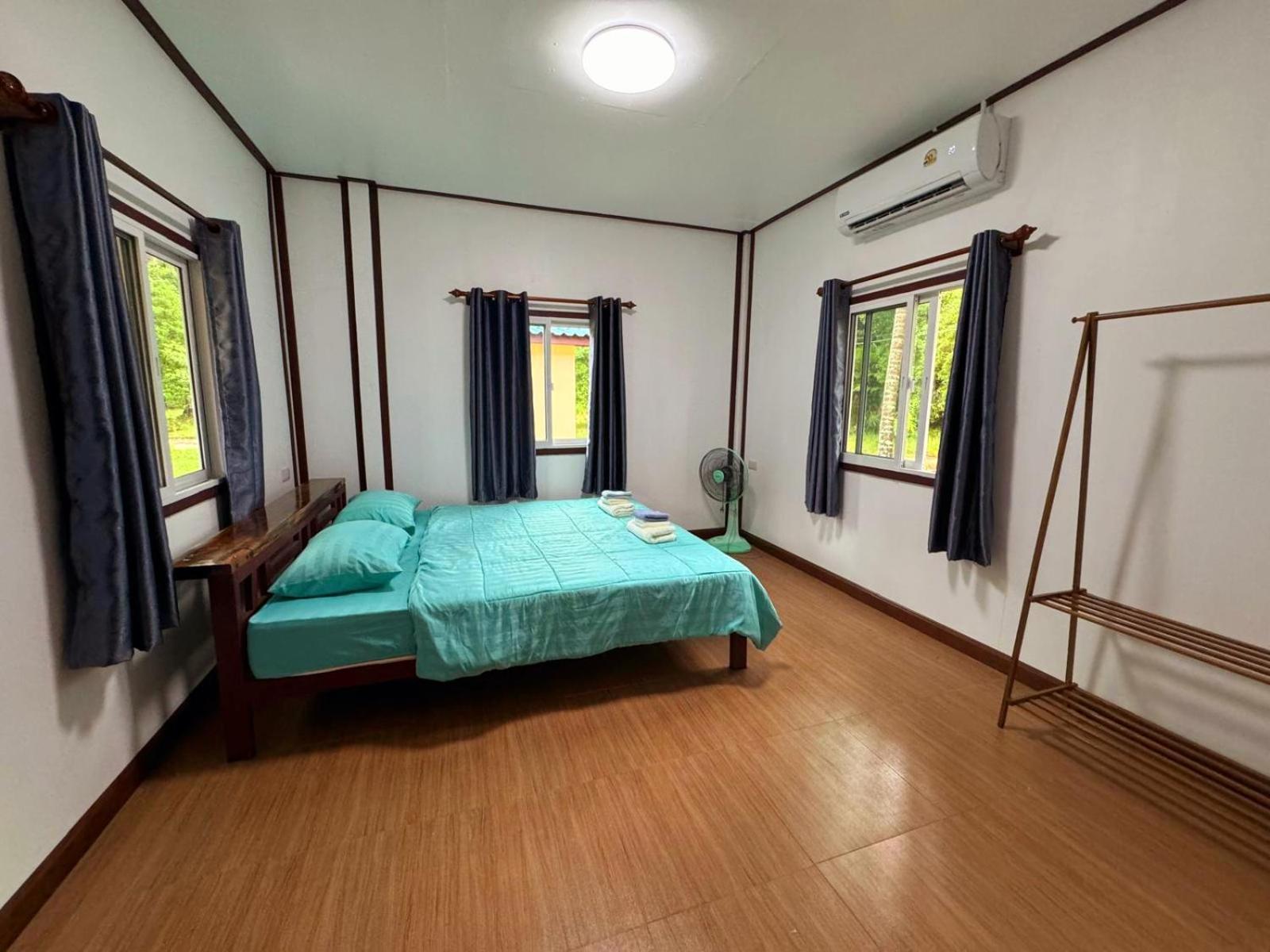 Ban Tai, New Houses, 1 Bedroom With Ac In Quiet Area Close To Main Road Holiday home
